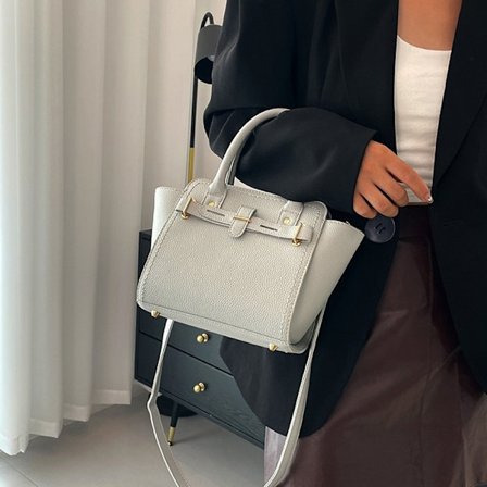 Stilful Lysegrå Crossbody Taske til Kvinder Efterårstrend