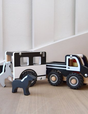 Magni Toys Wooden Car With Horse Trailer And Horses, Rubber Wheels - Black - 9.5X26X7.5CM