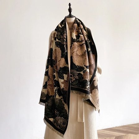 Stort, mørkebrunt/svart sjal/skjerf i jacquard med kasjmirfølelse