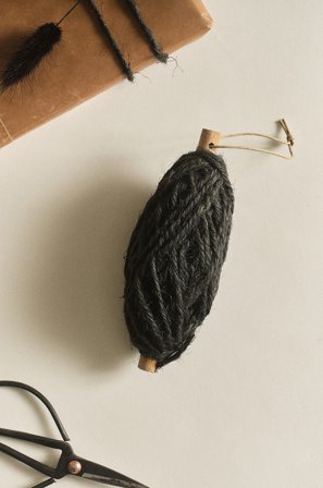 Jotex - Jutesnor - Lengde 25 Meter Svart - DUSTIN - Kjøp Gavepapir & gavebånd hos Jotex