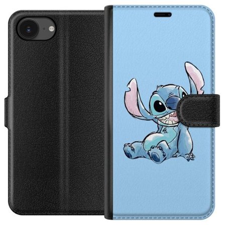 Kompatibelt Lommeboketui til Apple iPhone 16e Håndtegnet illustrasjon av sittende Stitch mot lysblå ensfarget bakgrunn