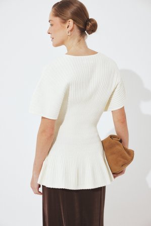NA-KD Knitted Rib Peplum Top - Strikkede toppe - Råhvid - M