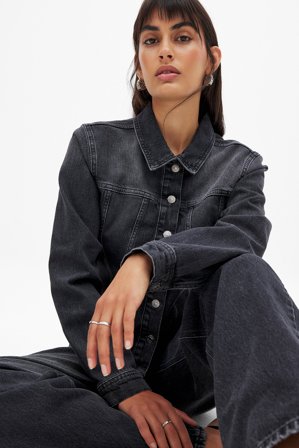 NA-KD Long Sleeved Fitted Denim Shirt - Jeansskjorter - Grå - EU 34