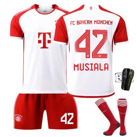 23/24 Bayern Stadium Hjemme Børns Fodboldtrøje Sæt med Strømper og Beskyttere 42 MUSIALA Children's size22