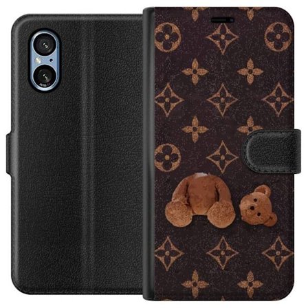 Kompatibel Tegnebogsetui til Sony Sony Xperia 5 V Grafisk monogrammønster med en stiliseret teddybjørn i en kunstnerisk stil