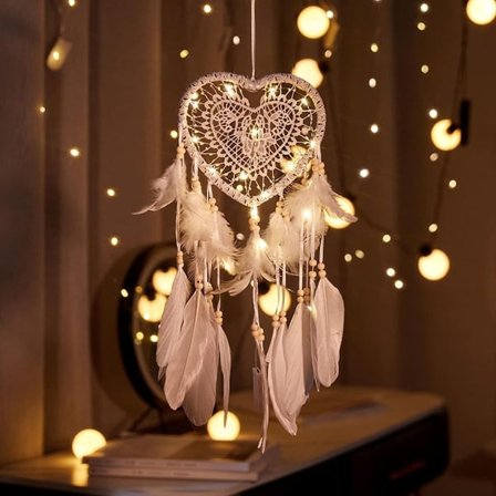 Tofsar och hantverk: Flickaktig drömfångare som dekoration och konst