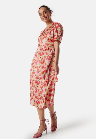 VILA - Naria S/S Wrap Midi Dress - Poppy Red AOP:Poppy - Kläder - - Bubbleroom Omlottklänning