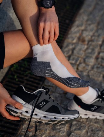 Falke Sport Falke Ru4 Endurance Short Women - White - 39-40