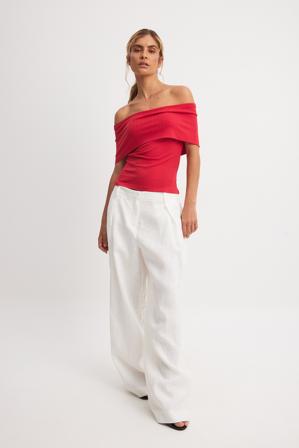 NA-KD Ribbad topp i off-shouldermodell - T-shirts - Röd - Medium