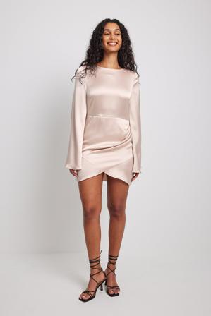 NA-KD Trend Robe courte satinée drapée - Robes courtes - Beige - EU 42