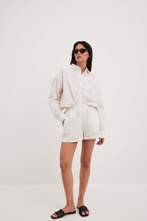 NA-KD - Stripete shorts i seersucker med elastisk liv - Sommersett - Stripete - EU 34