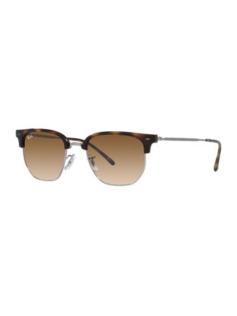 Ray Ban Sunglasses with frame made of plastic in brown on grey and lenses in crystal standart glass in clear gradient brown.