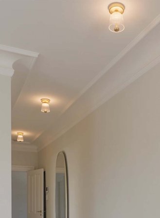 Asteea taklampe - satin brass/rillet glass