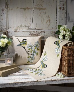 Stickpackung Kissen Zwischen Apfelblüten