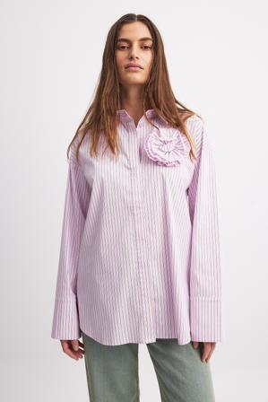 Michaela Wissén x NA-KD Chemise oversize rayée à fleur - Chemises - Rose - EU 42