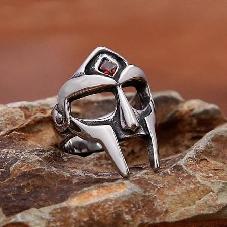 Vintage Klassisk Gotisk MF DOOM Mask Ring Punk Rostfritt Stål Herr Dam Röd Sten Ring Mode Gåvor Smycken