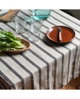 Duk Leo garnfargede striper 100% lin Svart