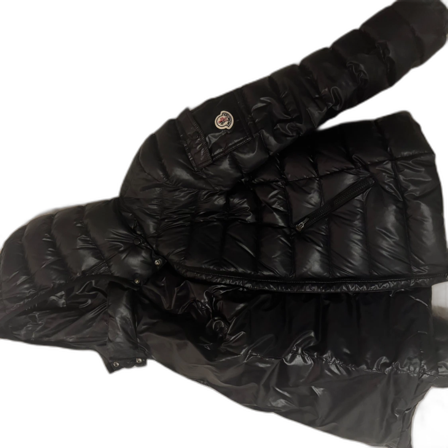 Svart dunjacka från Moncler