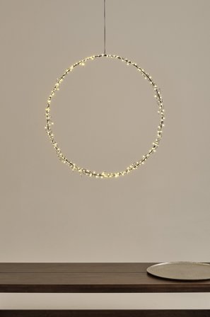 Jotex - PORTIA LED krans ø 60 cm Svart - Kjøp Dekorativ julebelysning hos Jotex