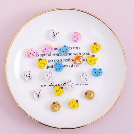 Sett med 100 mini viskelær (Dyr) med søt design og klassisk