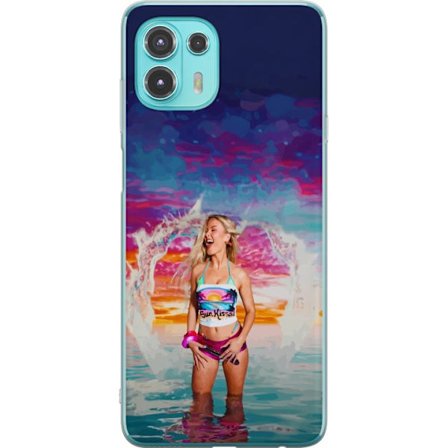 Kompatibel Mobilcover til Motorola Edge 20 Lite Blond kvinde i farverigt strandtøj, der leger i havet ved solnedgang