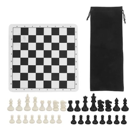 Kansainvälinen standardi, suuri muovinen kilpashakkisetti laudalla