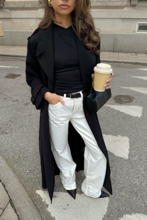 NA-KD T-Shirt mit V-Ausschnitt - T-Shirts - Schwarz - L (EU 42-44)