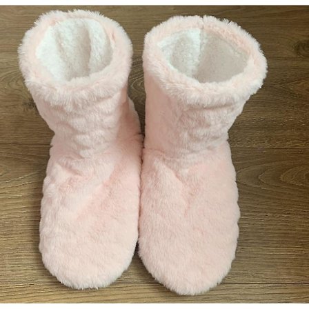 Varm fod skat vinterpar sover på sengen med varm fod