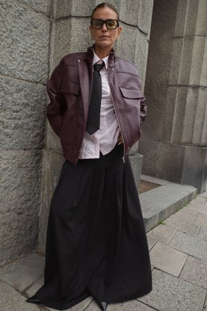 Janka Polliani x NA-KD Maxi-Faltenrock - Faltenröcke - Schwarz - EU 42