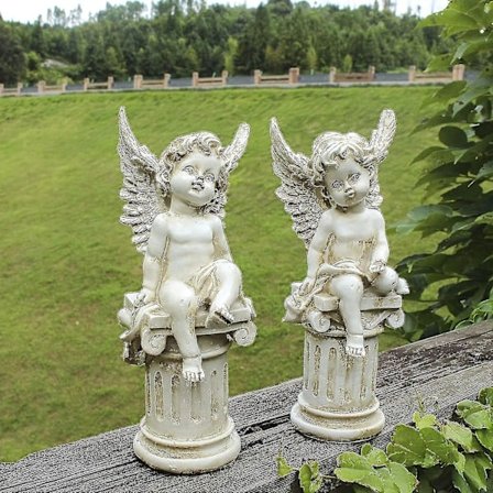 Sett med 2 englefigurer på romersk søyle hagefigur gresk kolonne englefigur skulptur innendørs utendørs hjem hagedekorasjon antikk harpiks 9,8 ...