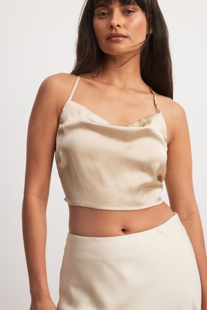 NA-KD Party Recyceltes Satin-Unterhemd mit Wasserfallausschnitt - Party Oberteile - Beige - EU 40