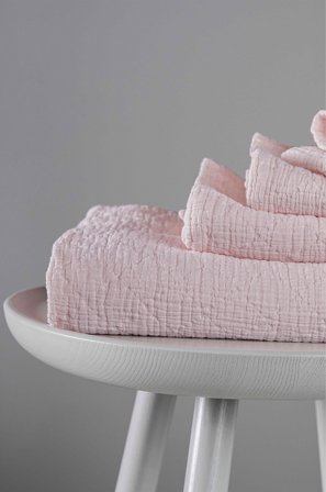 DecoFlux - Badehåndkle Solid Orion - Rosa - Badelaken - 70X150 - Fra Homeroom