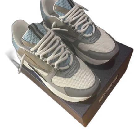 Ljusblåa och vita B22 dior