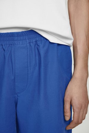 COS Bawełniane Szorty Z Elastyczną Talią in Niebieski