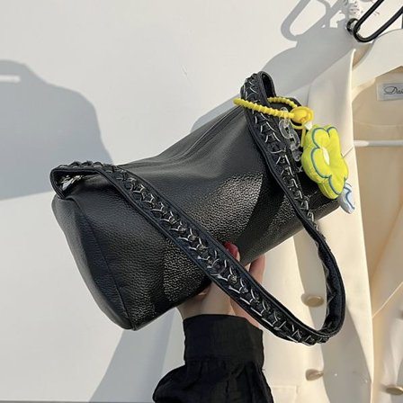 Naisten laukku olkalaukku MUSTA