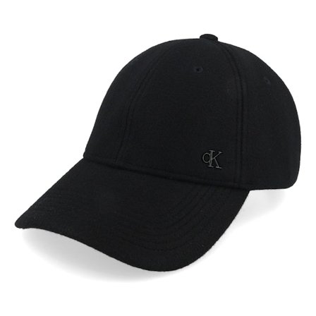Calvin Klein - Černá unconstructed Kšiltovka - Felt W Metal Plaque Cap Black Dad Cap @ Hatstore