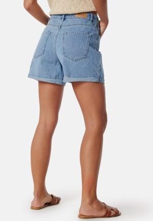 ONLY Onlvega HW Mom Dnm Shorts Light Blue Denim XS Light Blue Denim Denim shorts Dam