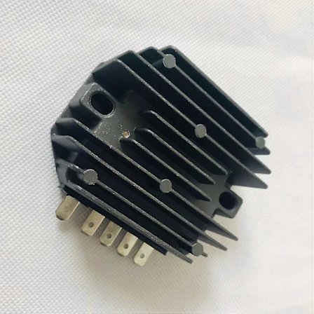 Ny 12V spændingsregulator passer til Yanmar John Deere traktor AM101406M 129150-77710