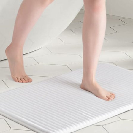 Ultramjukt kolinfunderat minnesskum badrumsmatta 20"x32", badrumsmatta för badrum, halkfri, tjock och vattenabsorberande, tvättbar, vit