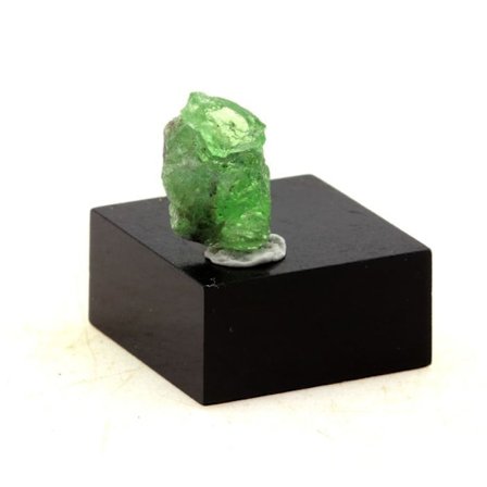 Kivet ja mineraalit. Tsavorite-granaatti. 4,55 ct. Manyaran alue, Tansania.