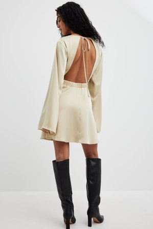 NA-KD Open Back Mini Dress - Julekjoler - Beige - EU 32