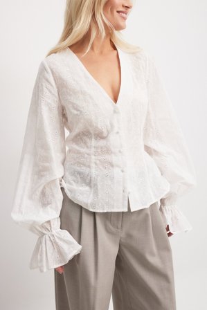 NA-KD Anglaise-Bluse mit Vorderknopf und Stickerei - Blusen - Weiß - EU 38