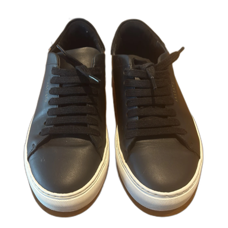 Svarta sneakers från Axel Arigato