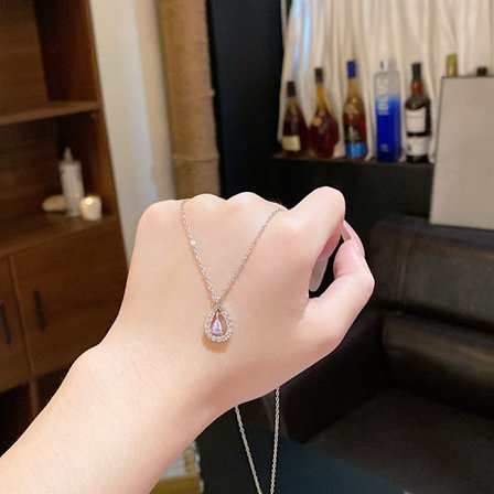 Lätt lyx nisch high-end halsband med utsökt mikroinlagd zirkon nyckelbenskedja, moderiktigt och mångsidigt temperament