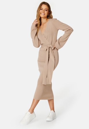 BUBBLEROOM Samantha knitted wrap dress Nougat Klær