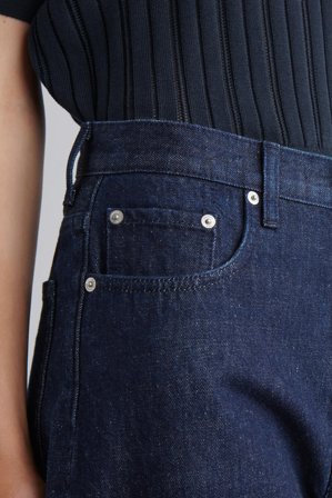 COS Jeansy „Bay” Z Nogawkami Typu Barrel in Niebieski