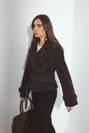 NA-KD kurzer Trenchcoat aus Kunst-Wildleder - Trenchcoats - Braun - EU 44