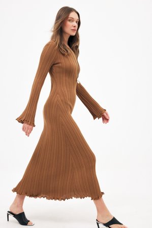 NA-KD Knitted Round Neck Frill Maxi Dress - Julekjoler - Brun - L