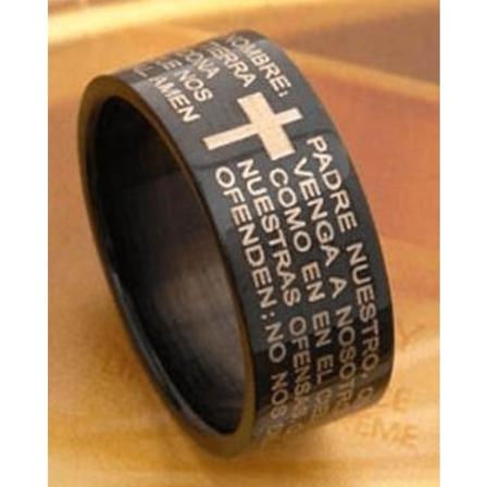 5 mm. bred svart ring i 316L stål med "Fader vår" på spanska 18 mm.