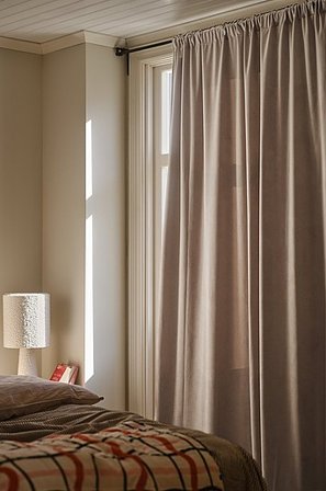 Jotex - Verduisteringsgordijn 1 Lengte Bruin Bruin - ELSIE - Koop Fluwelen gordijnen bij Jotex